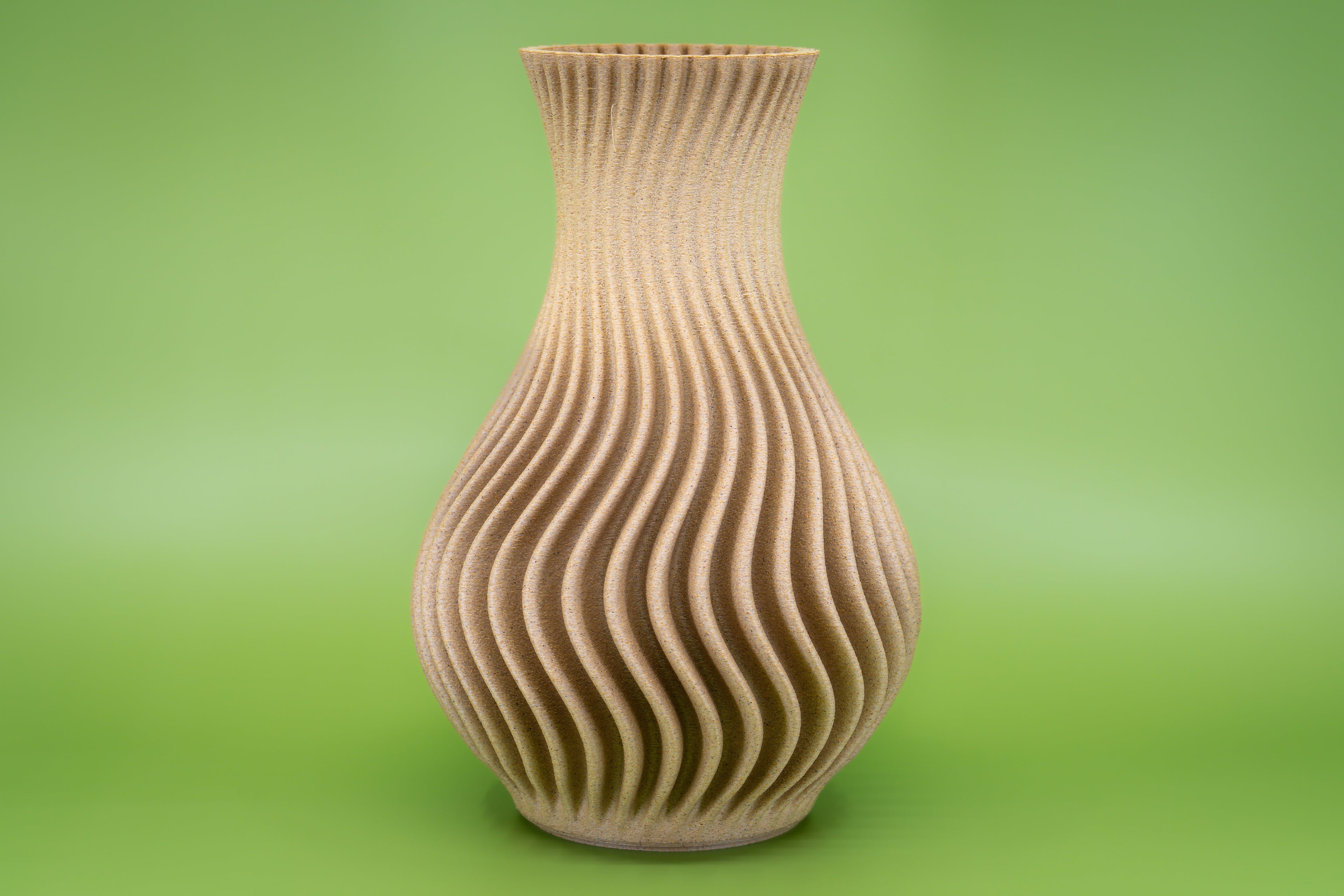 Wooden vase "The Wave" with integrated glass insert for fresh flowers