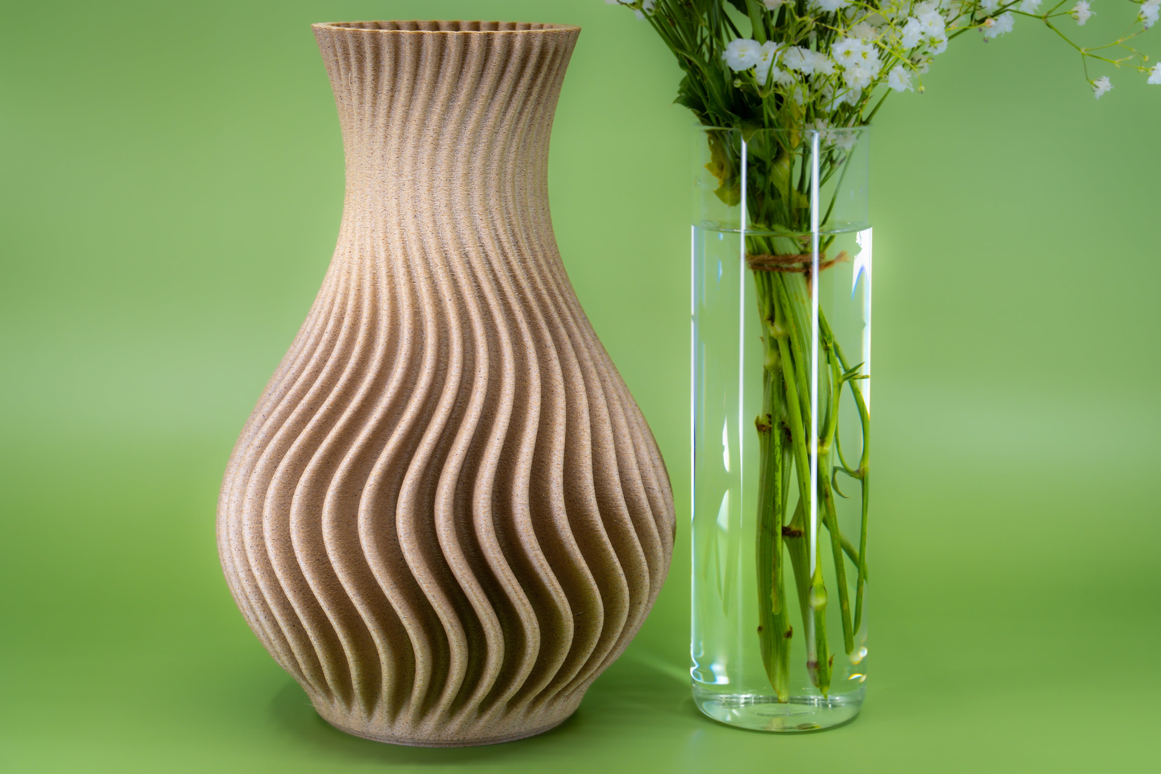 Holzvase „The Wave“ mit eingebautem Glas für frische Blumen