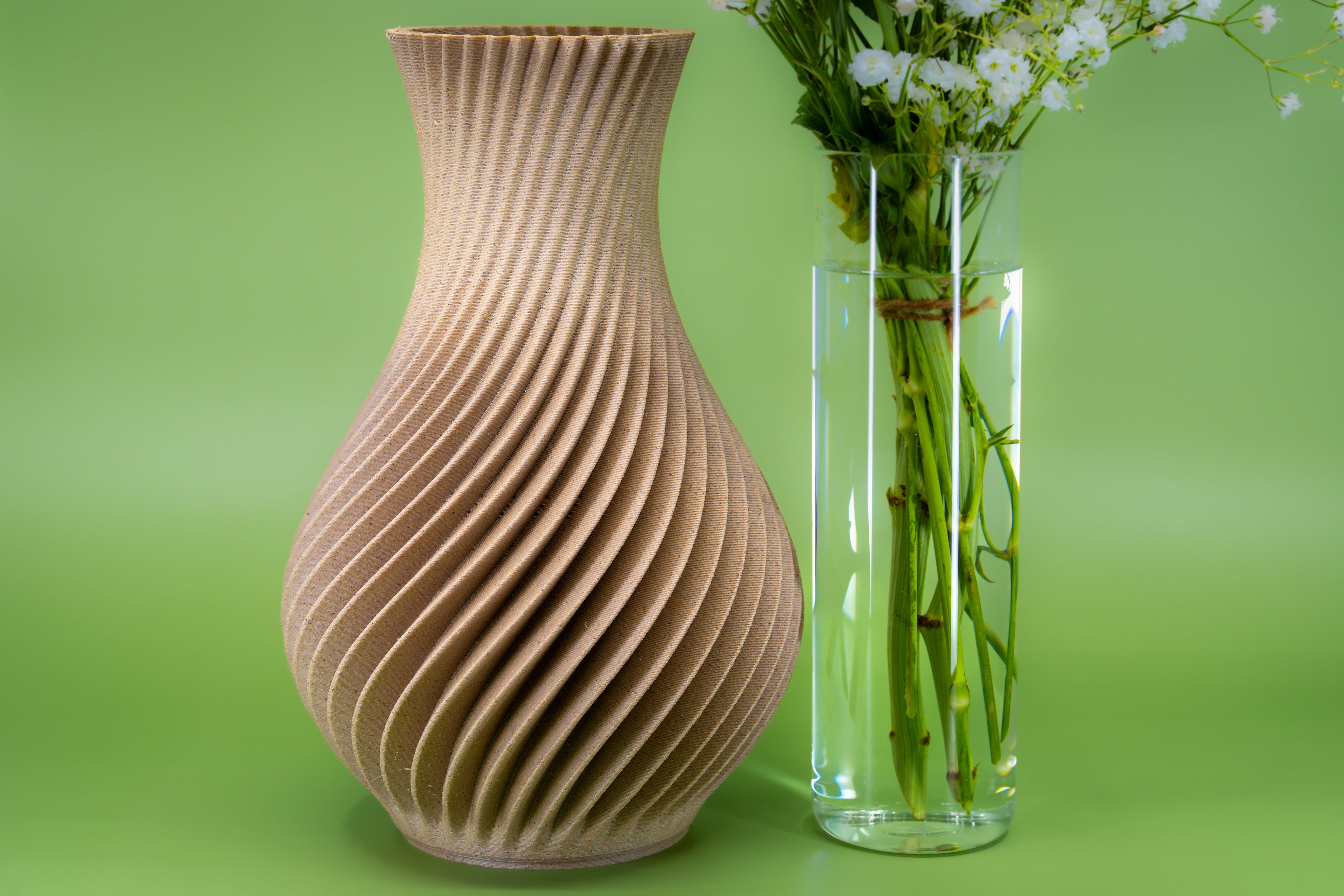 Holzvase „Twisted“ mit eingebautem Glas für frische Blumen