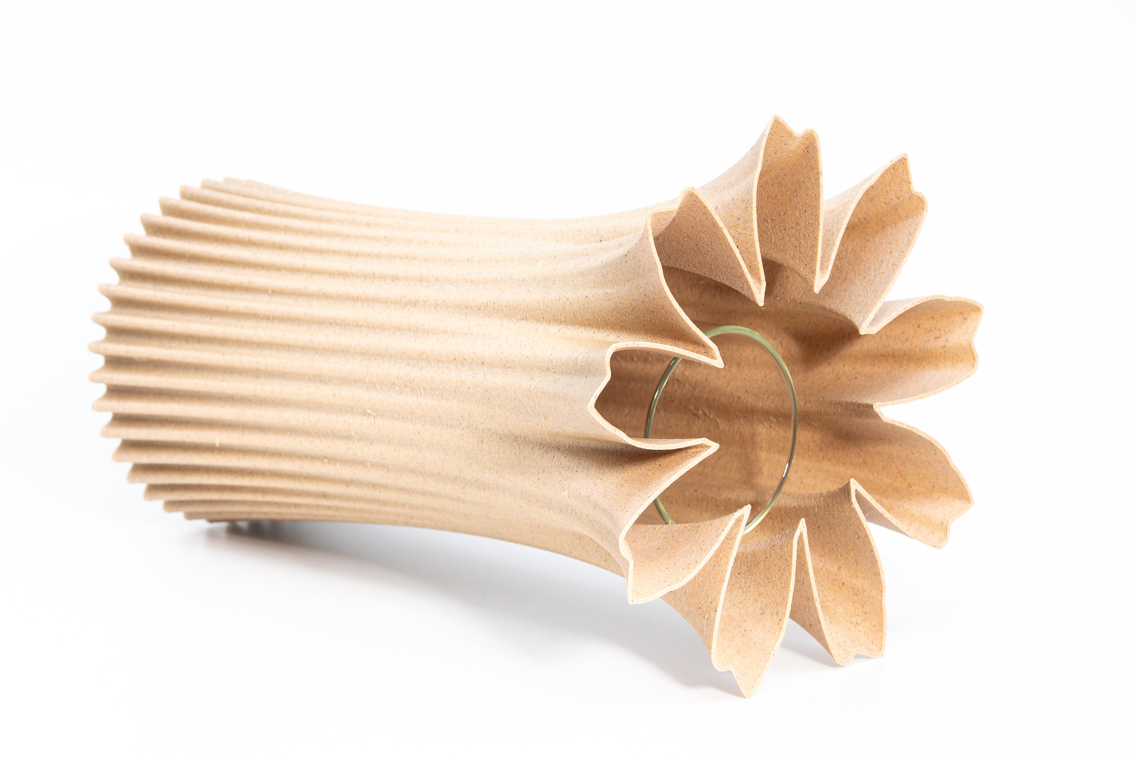 Jarrón de madera „Bloom Edge“ con inserto de vidrio para flores frescas