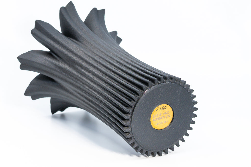 Jarrón de madera „Bloom Edge“ con inserto de vidrio para flores frescas