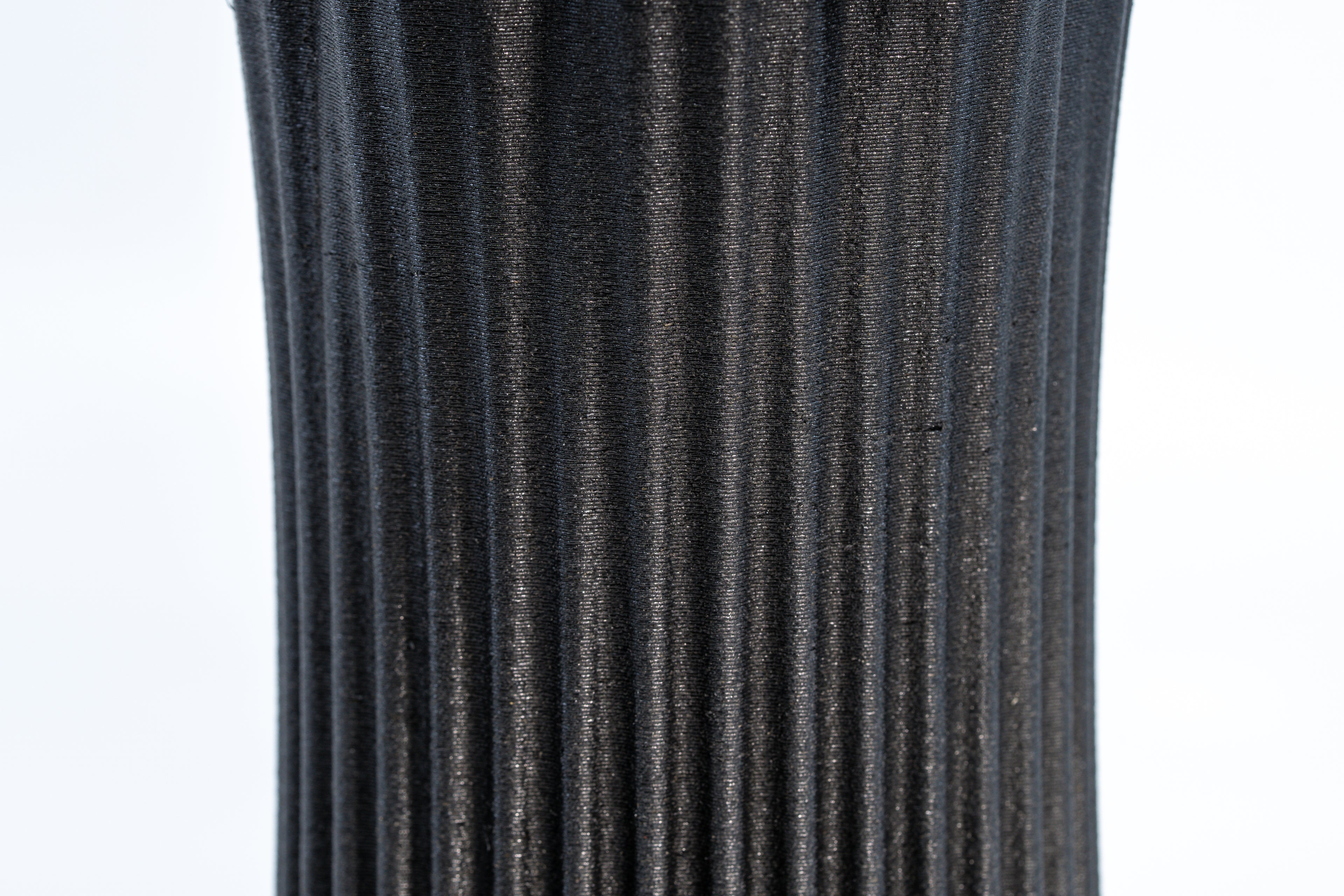 Jarrón de madera „Bloom Edge“ con inserto de vidrio para flores frescas