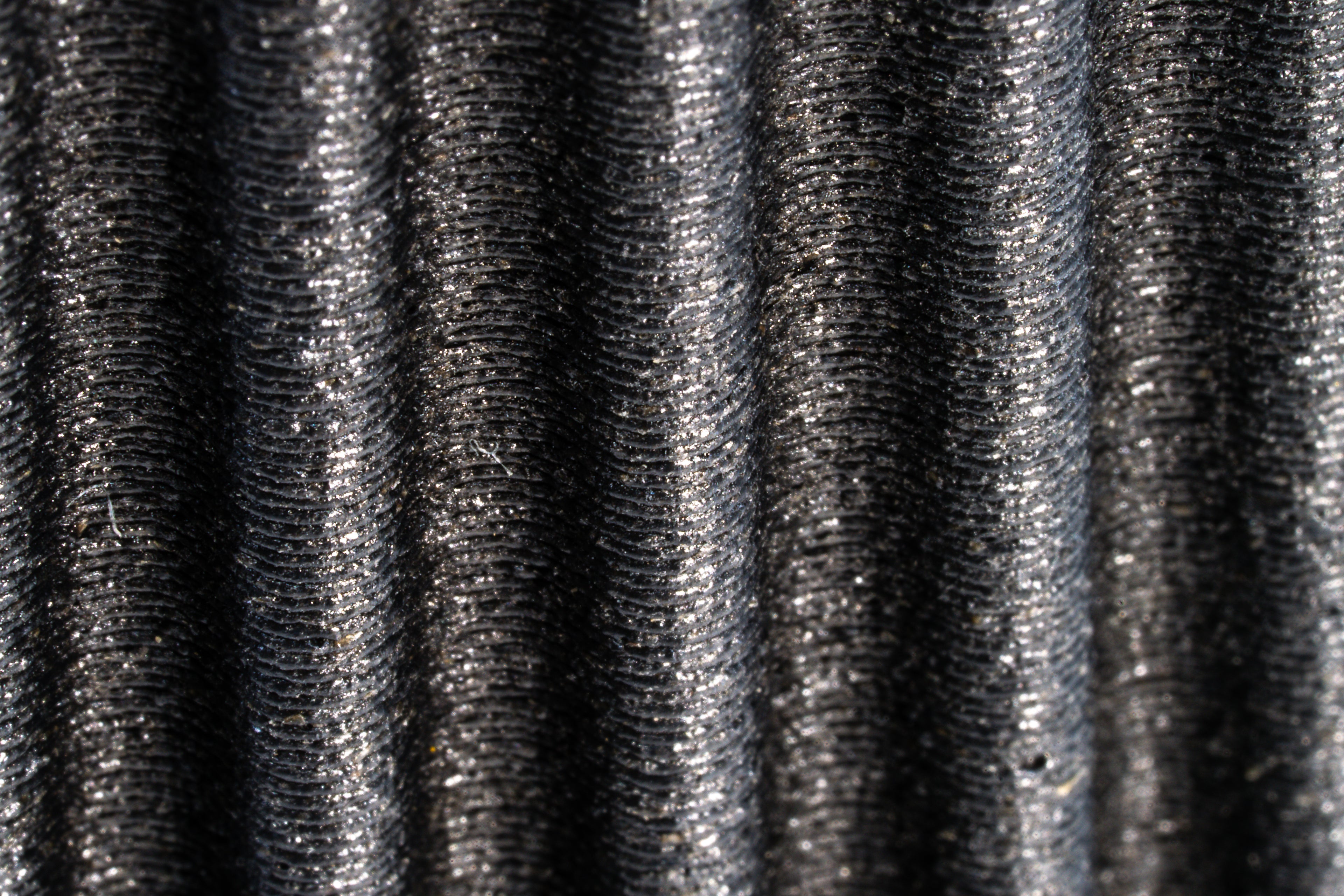 Jarrón de madera „Bloom Edge“ con inserto de vidrio para flores frescas