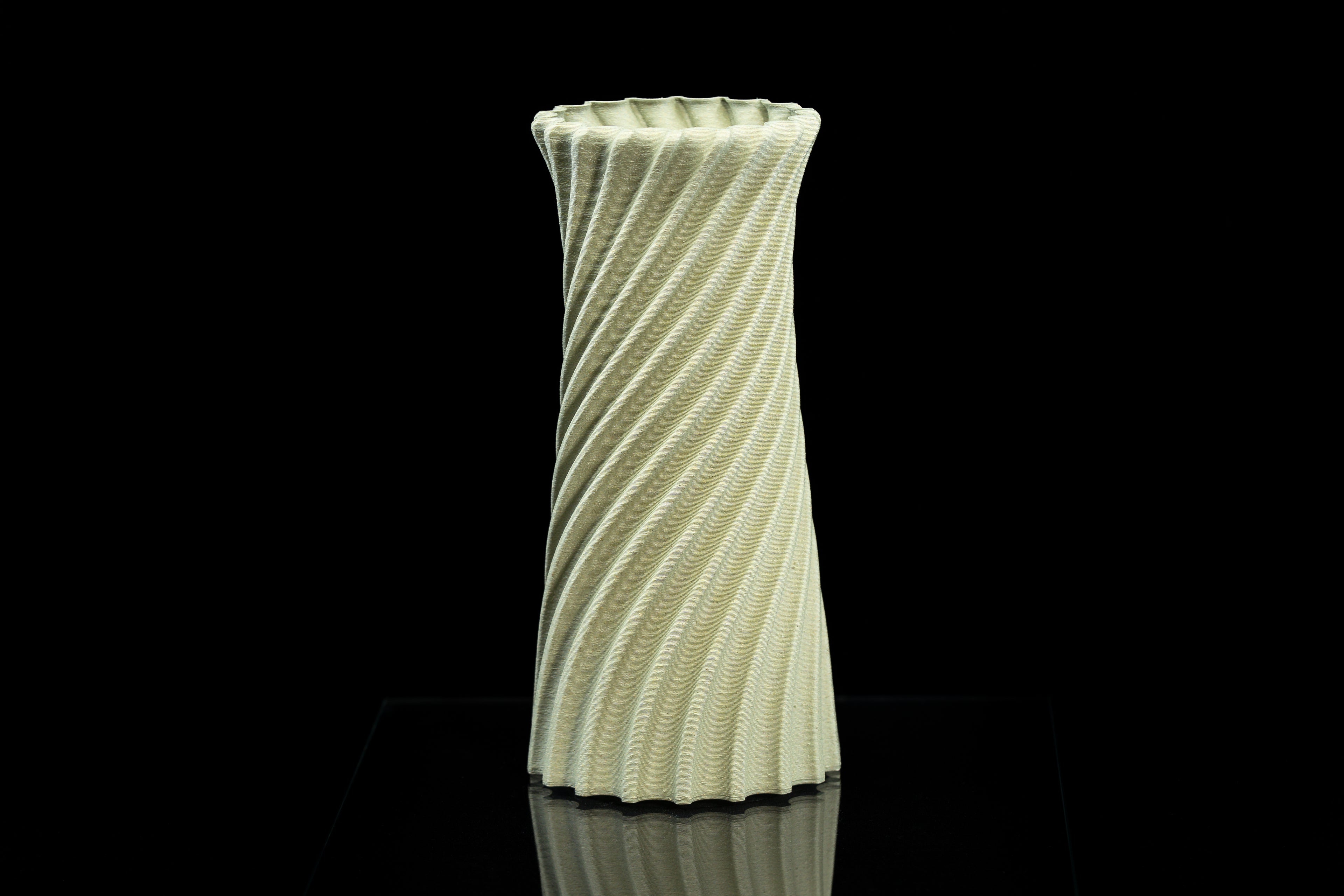 Holzvase „Wind“ mit eingebautem Glas für frische Blumen